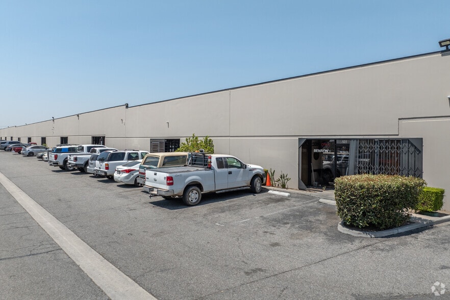 More Photos Of 993 W Valley Blvd, Bloomington Unknown For Lease