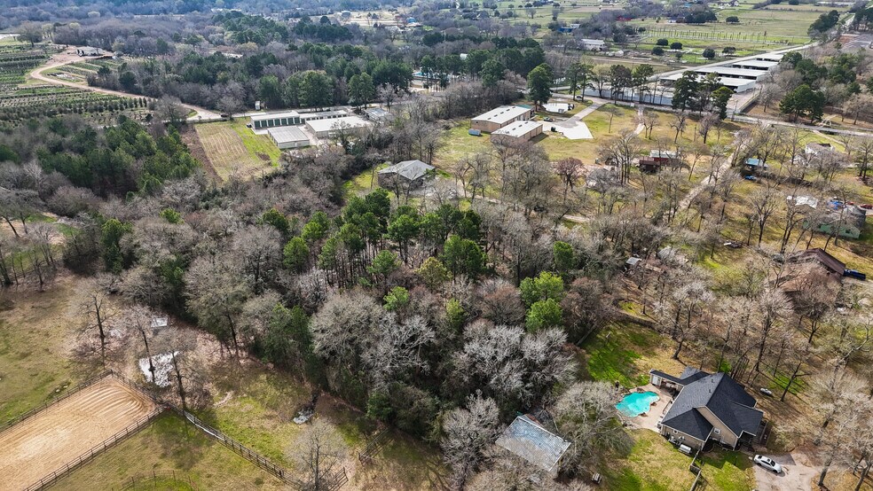 More Photos Of 12726 Moon Rd, Willis Loft Creative Space For Sale