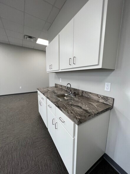 More Photos Of 192 Oakland Pky, Leesburg Office For Lease