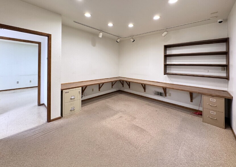 More Photos Of 9600 Bell Ave, Albuquerque Office For Sale