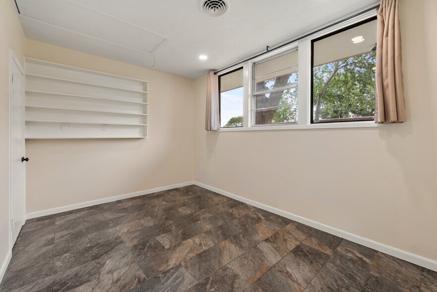 More Photos Of 601 Mary Lake Dr, Bryan Office Residential For Sale