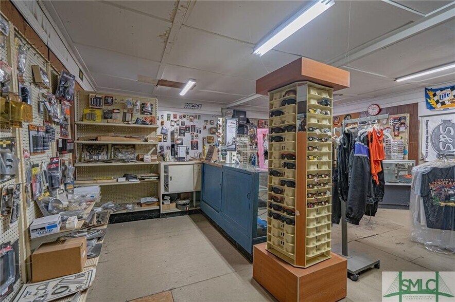 More Photos Of 895 W Highway 80, Eden General Retail For Sale