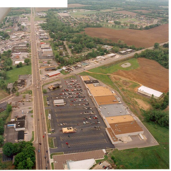 More Photos Of 8017-8061 US Highway 51 N, Millington Storefront For Lease