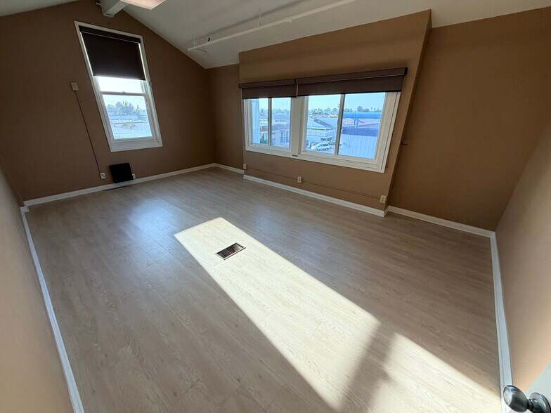More Photos Of 4911 Warner Ave, Huntington Beach General Retail For Lease