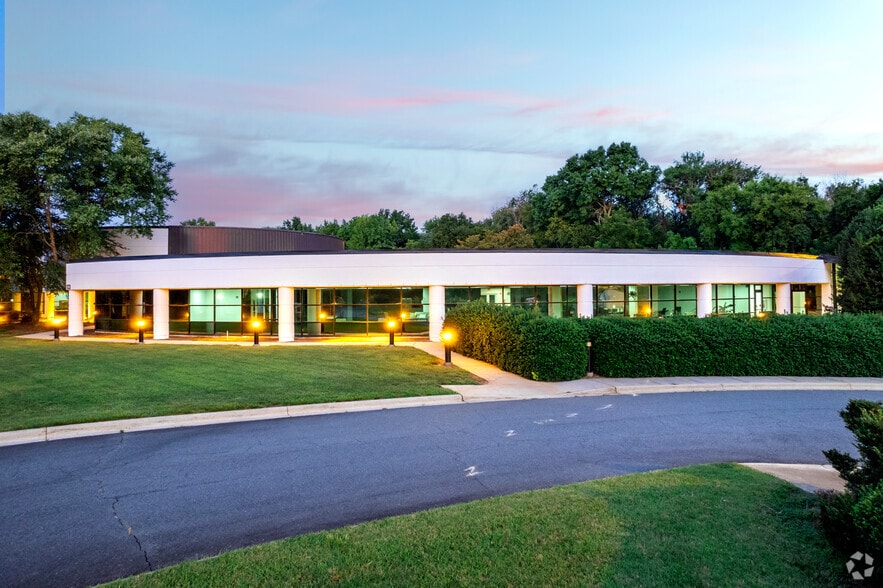 More Photos Of 1251 Arrow Pine Dr, Charlotte Unknown For Lease