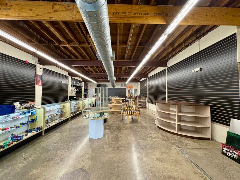 More Photos Of 186 Coxe Ave, Asheville Showroom For Lease