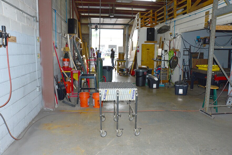 More Photos Of 9107 Industry Dr, Manassas Park Warehouse For Lease