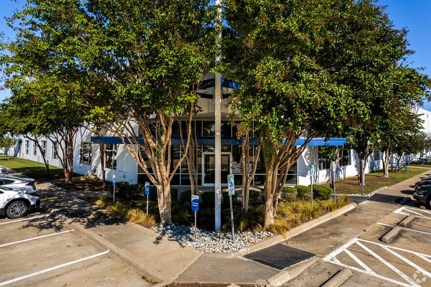 More Photos Of 1300 N Central Expy, Allen Light Manufacturing For Sale