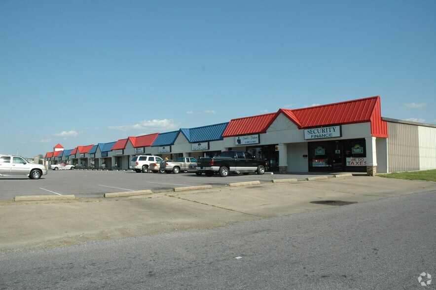 More Photos Of 1000-1099 Vendall Rd, Dyersburg General Retail For Lease