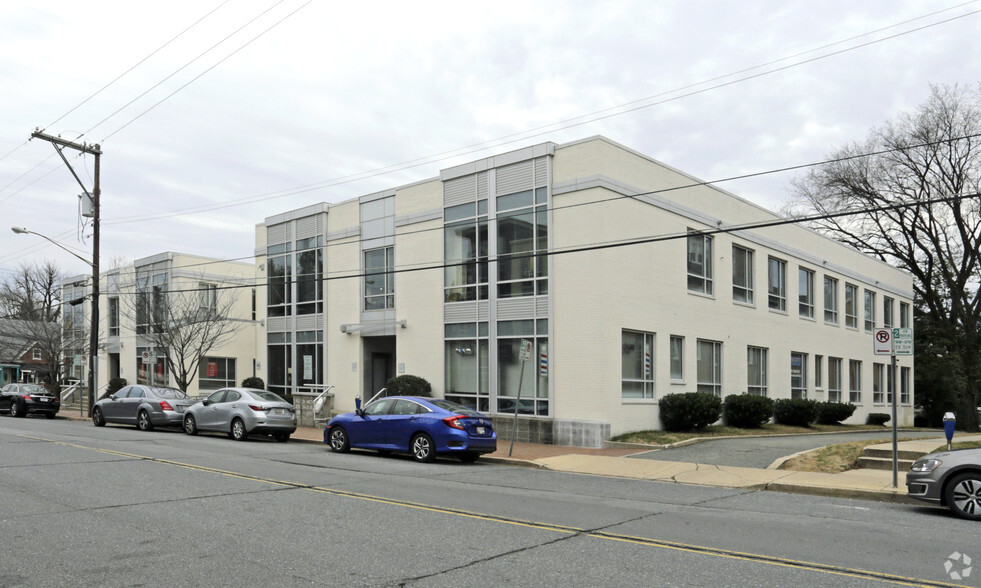 Primary Photo Of 804 Pershing Dr, Silver Spring Medical For Lease