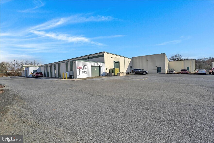 More Photos Of 190 Walnut Ln, Pottsville Warehouse For Lease