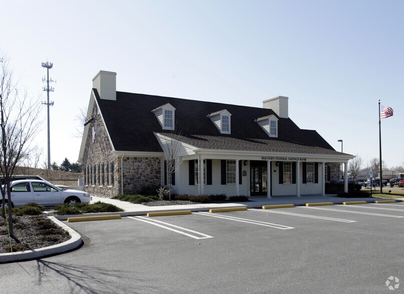 Primary Photo Of 940 Baltimore Pike, Glen Mills Bank For Lease