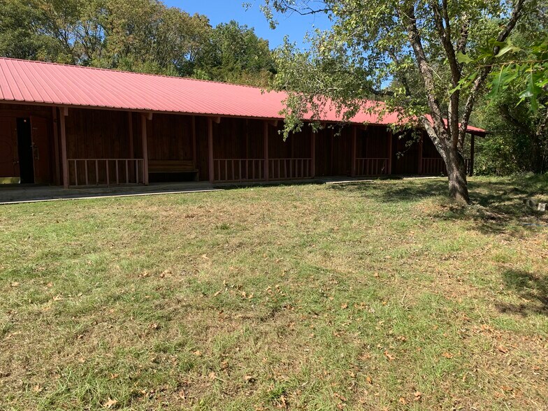 More Photos Of 8804 Warsaw Road 85, Aliceville Loft Creative Space For Sale