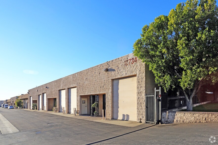 More Photos Of 12734 Branford St, Pacoima Warehouse For Lease