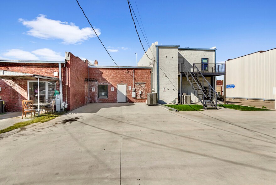 More Photos Of 214 E Rogers Blvd, Skiatook Storefront Retail Office For Sale