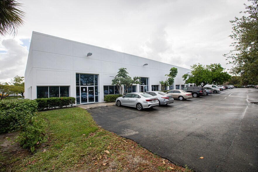 More Photos Of 3555-3569 NW 53rd Ct, Fort Lauderdale Unknown For Lease