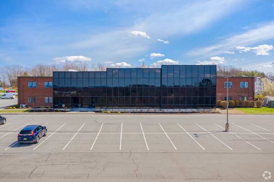 Primary Photo Of 33 Airport Center Dr, New Windsor Township Office For Lease