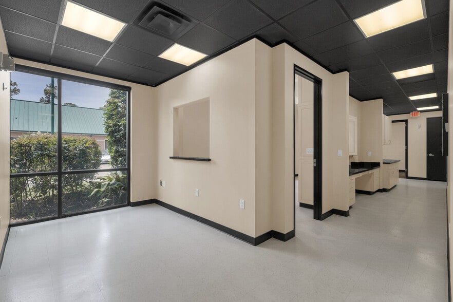 More Photos Of 1125 Cypress Station Dr, Houston Medical For Lease