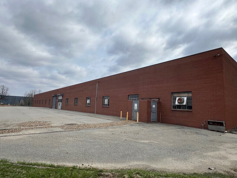 More Photos Of 495 Nixon Rd, Cheswick Manufacturing For Lease