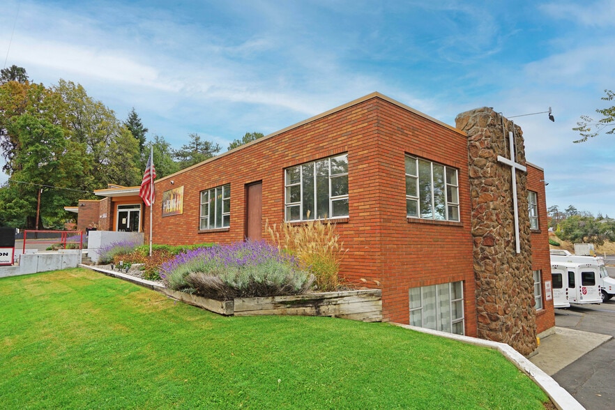 More Photos Of 310 N 16th Ave, Yakima Office For Sale