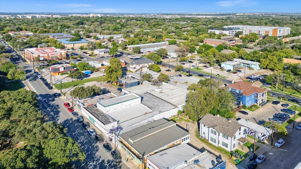 More Photos Of 1314 W Hickory St, Denton Freestanding For Sale