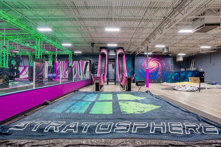 More Photos Of 5665 W Bell Rd, Glendale Department Store For Sale