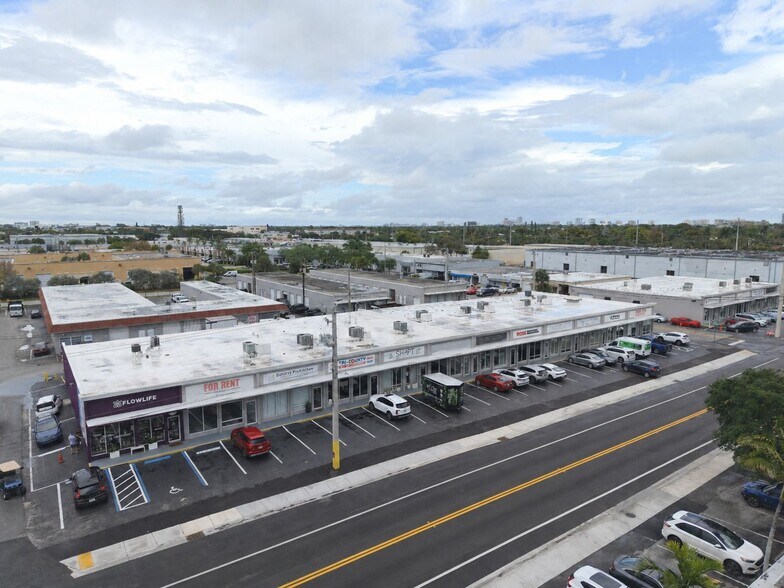 More Photos Of 1001-1099 NE 45th St, Fort Lauderdale Storefront For Lease