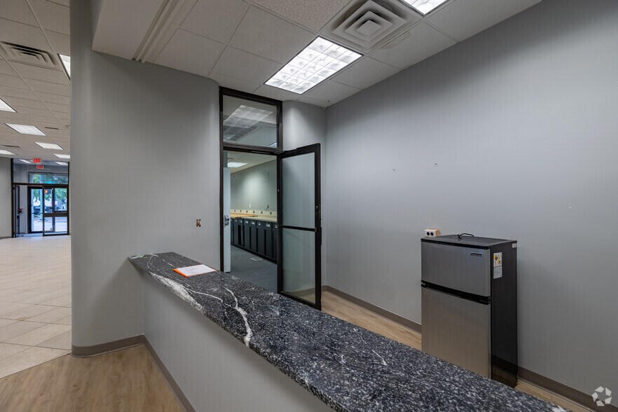 More Photos Of 424 E Grace St, Richmond Bank For Lease