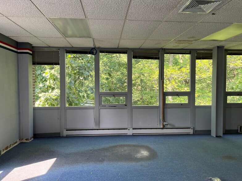 More Photos Of 390 Reed Rd, Broomall Industrial For Lease