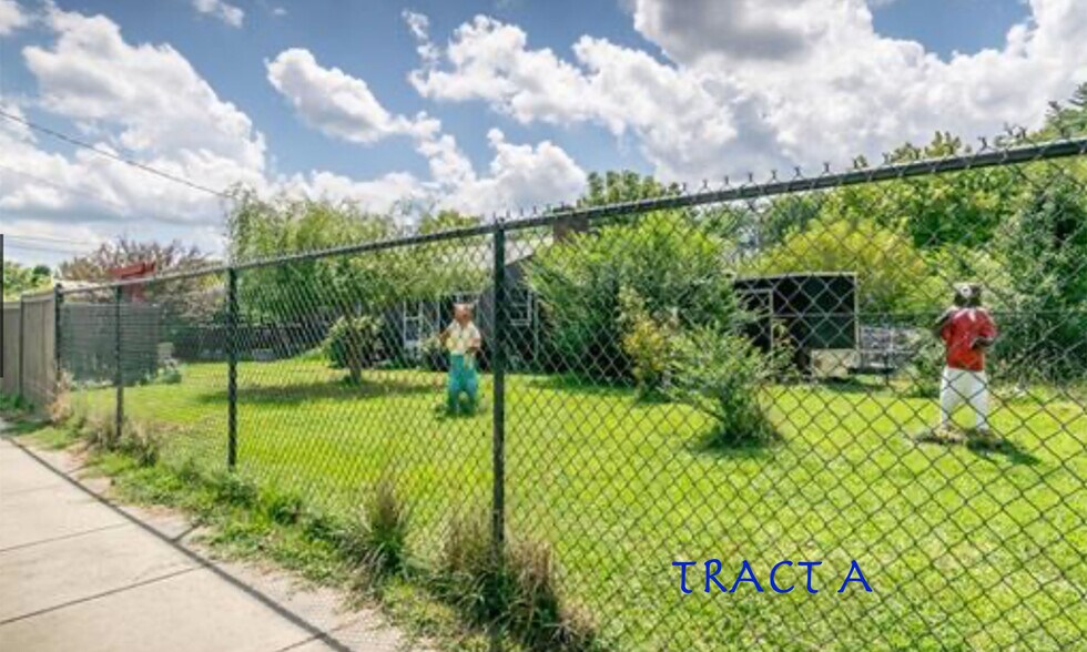 More Photos Of 307-321 S Washington St, Hendersonville Land For Lease