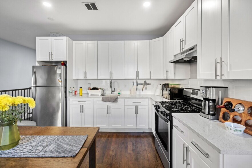 More Photos Of 135-137 Griffith St, Jersey City Storefront Retail Residential For Sale