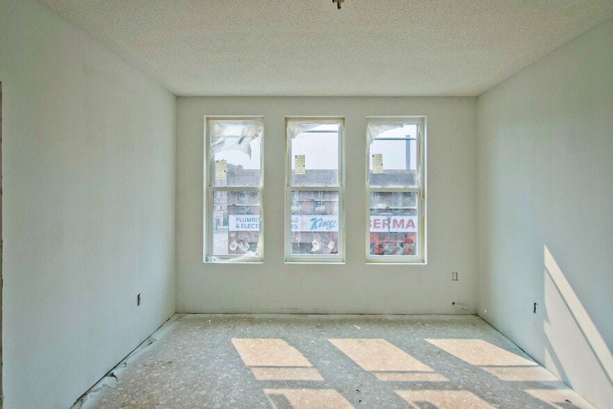 More Photos Of 445-447 High St, Holyoke Storefront Retail Residential For Sale
