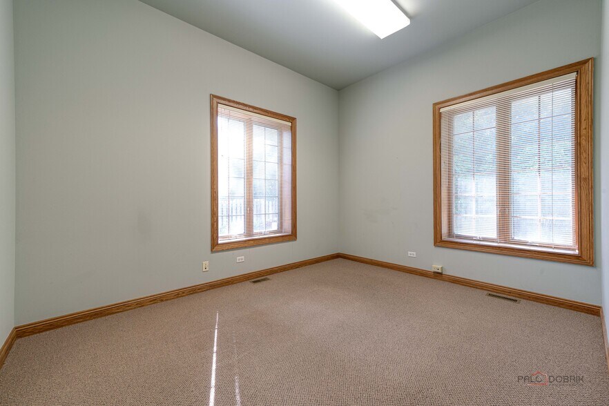 More Photos Of 1017-1019 W Park Ave, Libertyville Medical For Sale