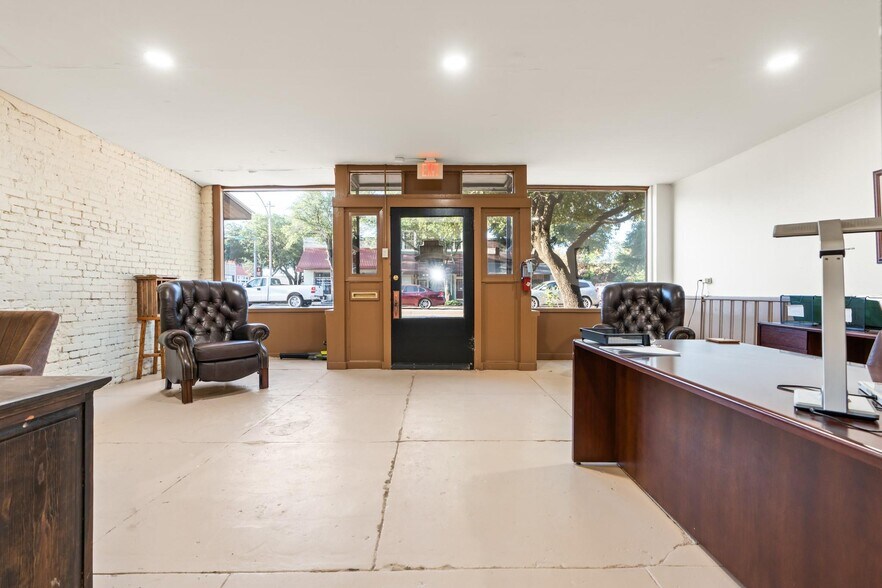 More Photos Of 102 W Elm St, Hillsboro Storefront Retail Office For Sale