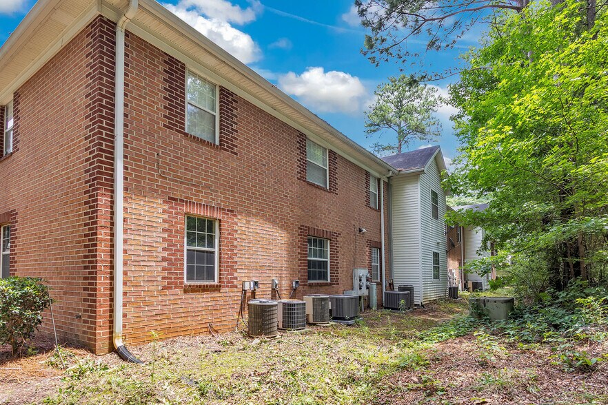 More Photos Of 170 Westwood Dr, Thomson Apartments For Sale