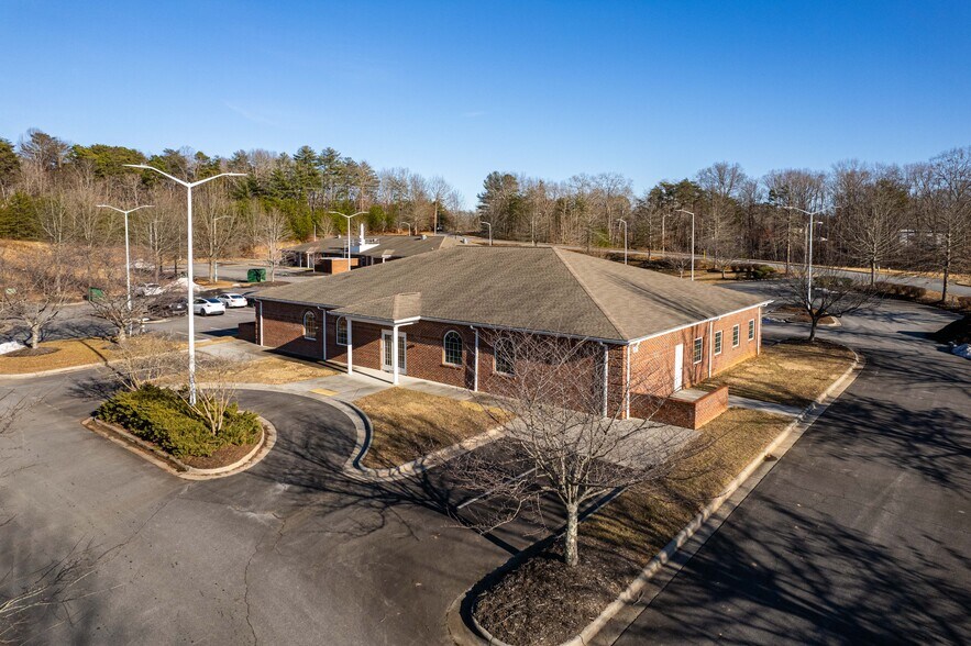 More Photos Of 301 Eldon Parks Dr, Elkin Medical For Sale