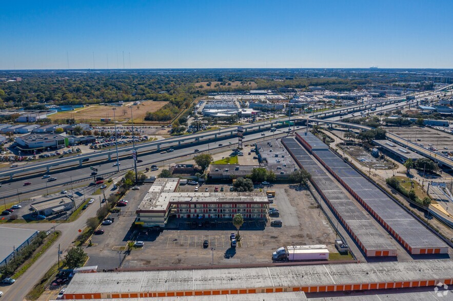 More Photos Of 9638 Plainfield St, Houston Hotel For Sale