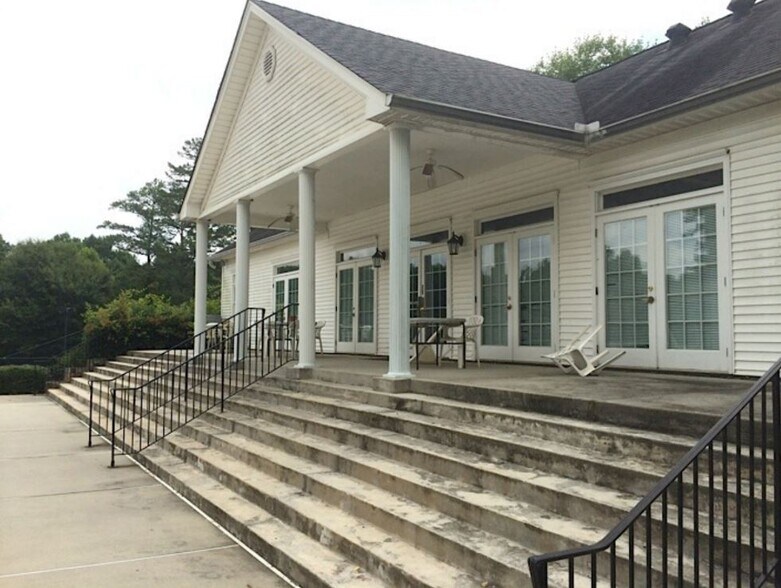 2084 McGee Rd, Snellville, GA 30078 Swimming Pool For Sale