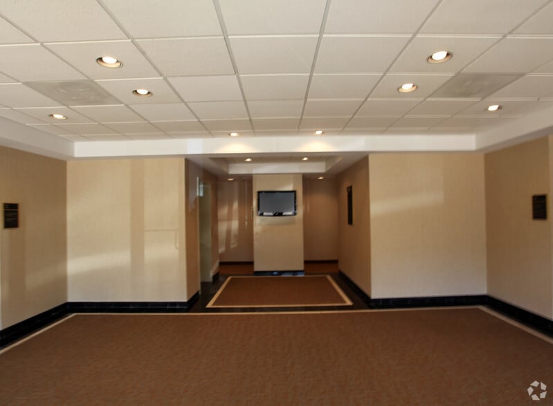 More Photos Of 866 Ridgeway Loop, Memphis Office For Lease