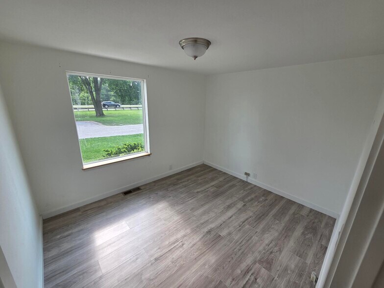 More Photos Of 77 Orangewick Dr N, Lewis Center Office For Lease