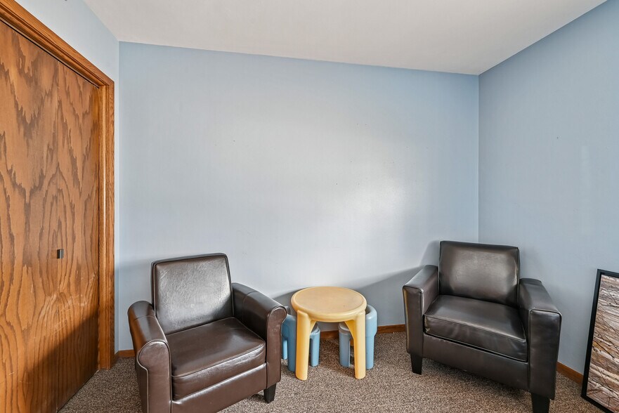 More Photos Of 1310 Solar Dr, Waterloo Office For Sale