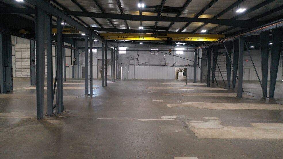 More Photos Of 600 S Loop 485, Gladewater Manufacturing For Lease