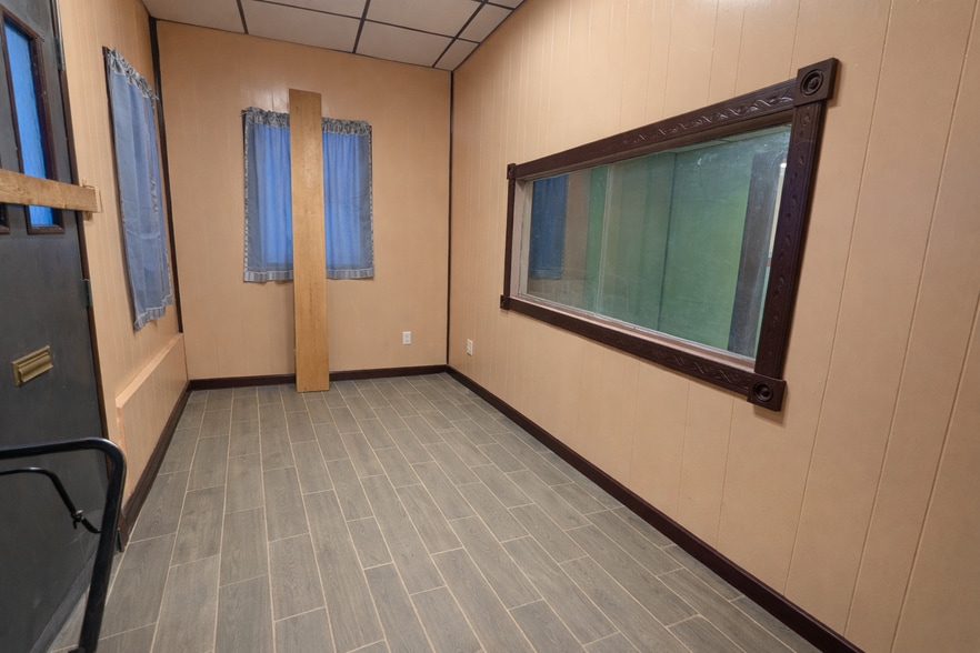 More Photos Of 2315 S Main St, Rockford General Retail For Sale