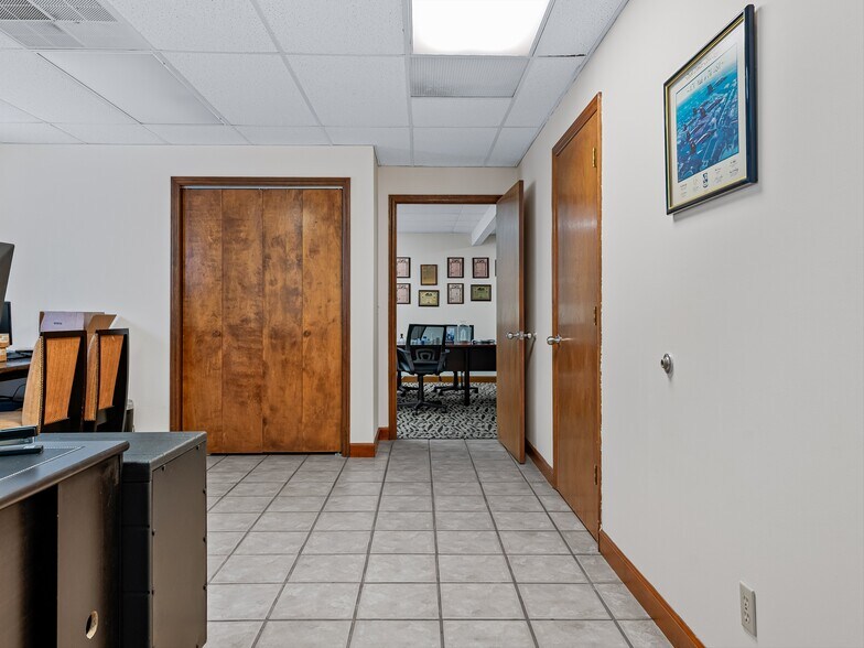 More Photos Of 81 Monticello Rd, Weaverville Showroom For Sale