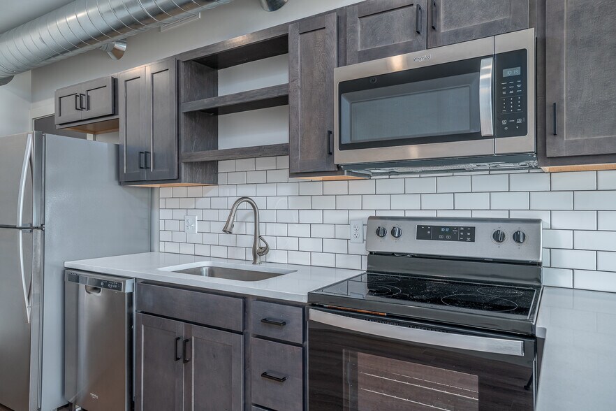 More Photos Of 400 W River Dr, Davenport Apartments For Sale