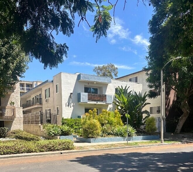 More Photos Of 1424 Greenfield Ave, Los Angeles Apartments For Sale