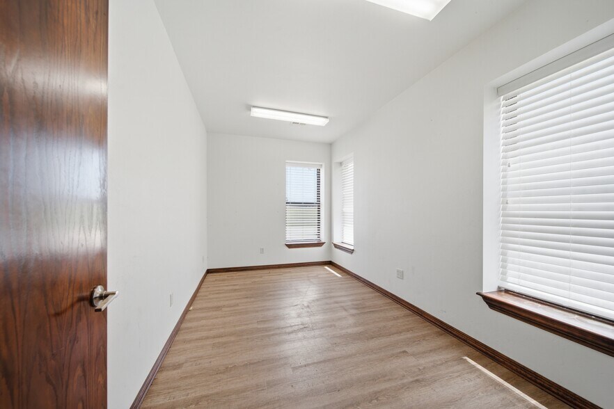 More Photos Of 370690 E Old Highway 64, Cleveland Office For Sale