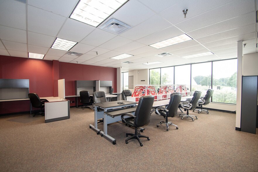 More Photos Of 9002 Purdue Rd, Indianapolis Office For Lease