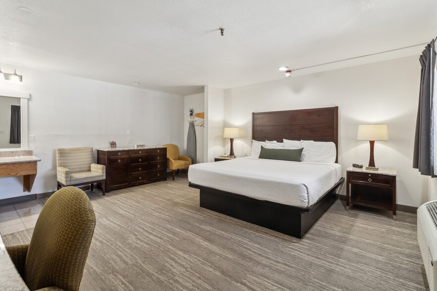 More Photos Of 5180 Jones St, Mariposa Hotel For Sale