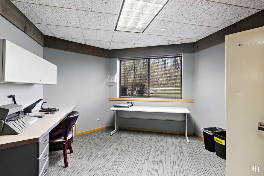 More Photos Of 970 McHenry Ave, Crystal Lake Medical For Sale